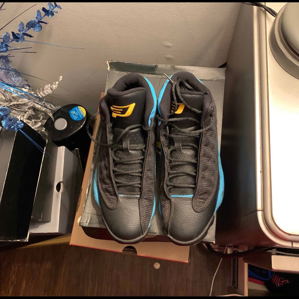 Shoes - Picture 4 of 5